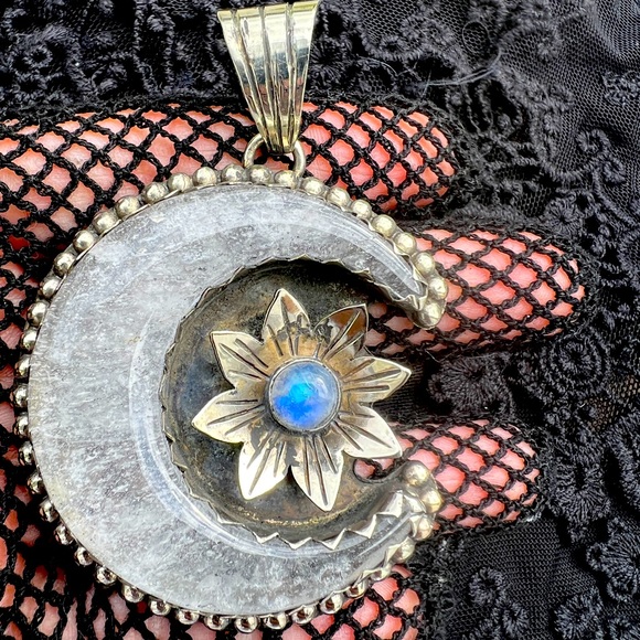 LARGE QUARTZ CRYSTAL CRESCENT MOON PENDANT - Picture 1 of 9